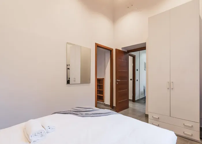 The Rent - Three-bedroom In Manzoni District רומא