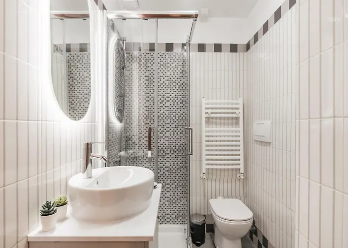 The Rent - Three-bedroom In Manzoni District * רומא