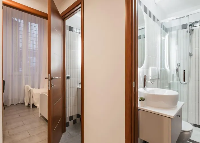 The Rent - Three-bedroom In Manzoni District רומא